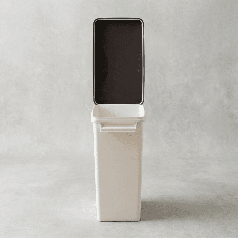 밀폐형 쓰레기통 1개