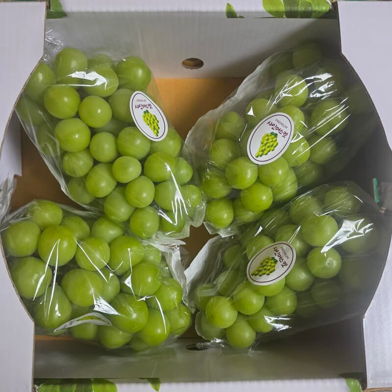 Shine Muscat Premium 2kg 1 Box