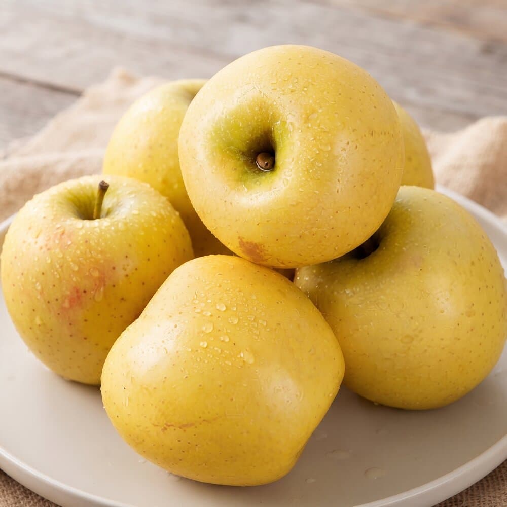 Shinano Gold Apples 5kg Box, Small Size