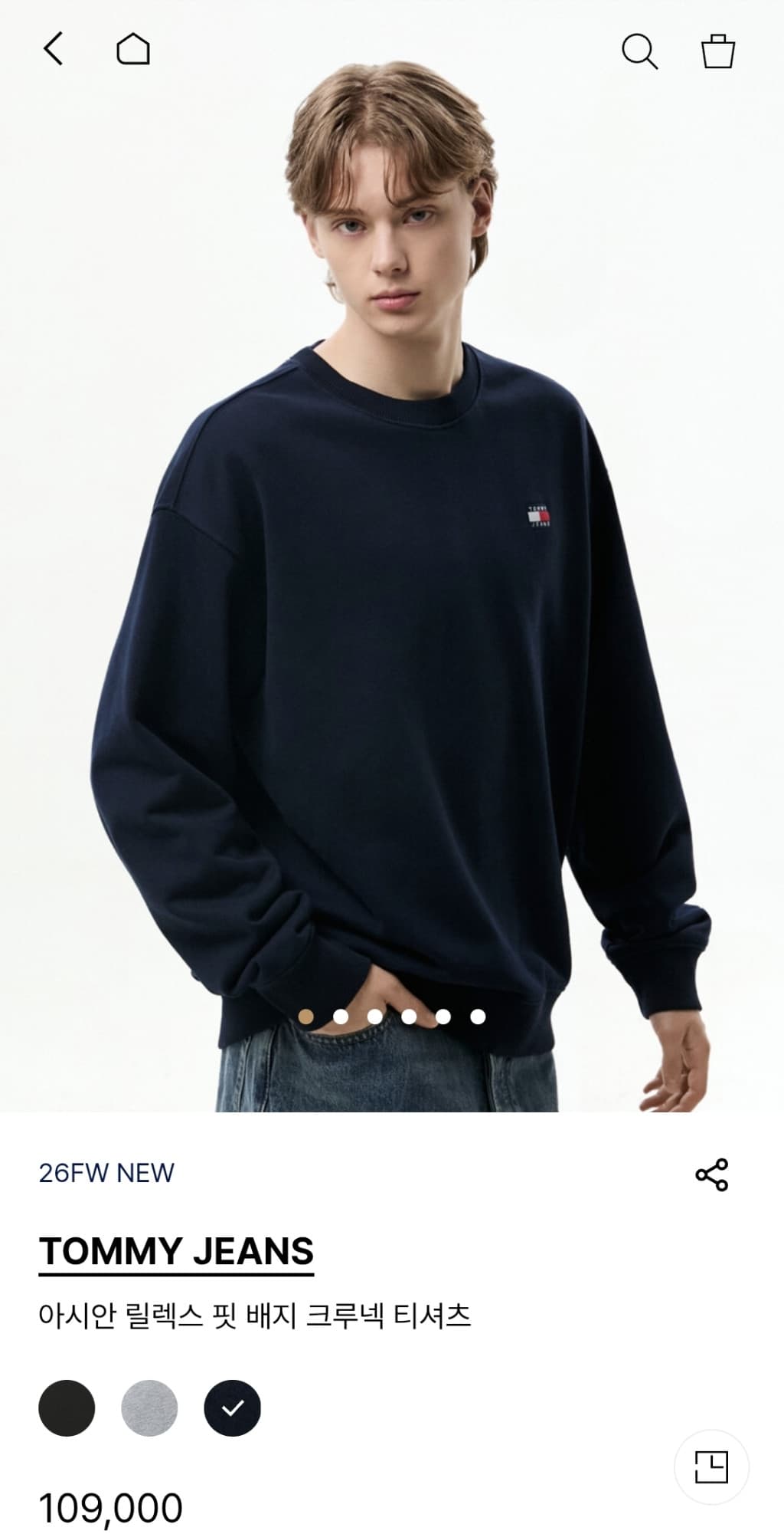타미진스 배지 크루넥 티셔츠