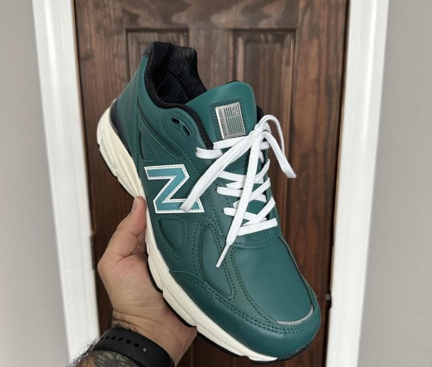 990v4 Teal White