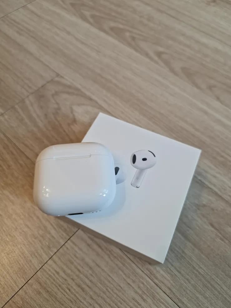 AirPods 5 Wireless Charging Case with Apple Care+