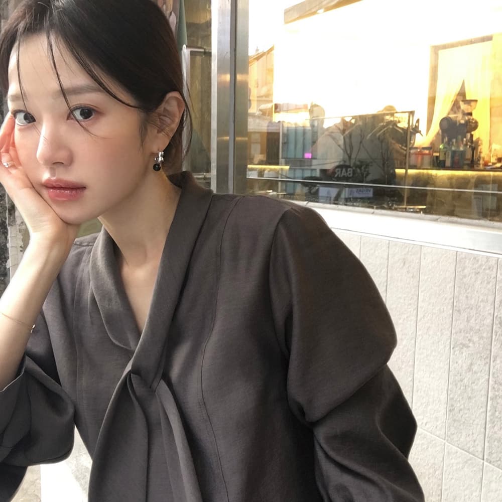Draped Tie Blouse 브라운