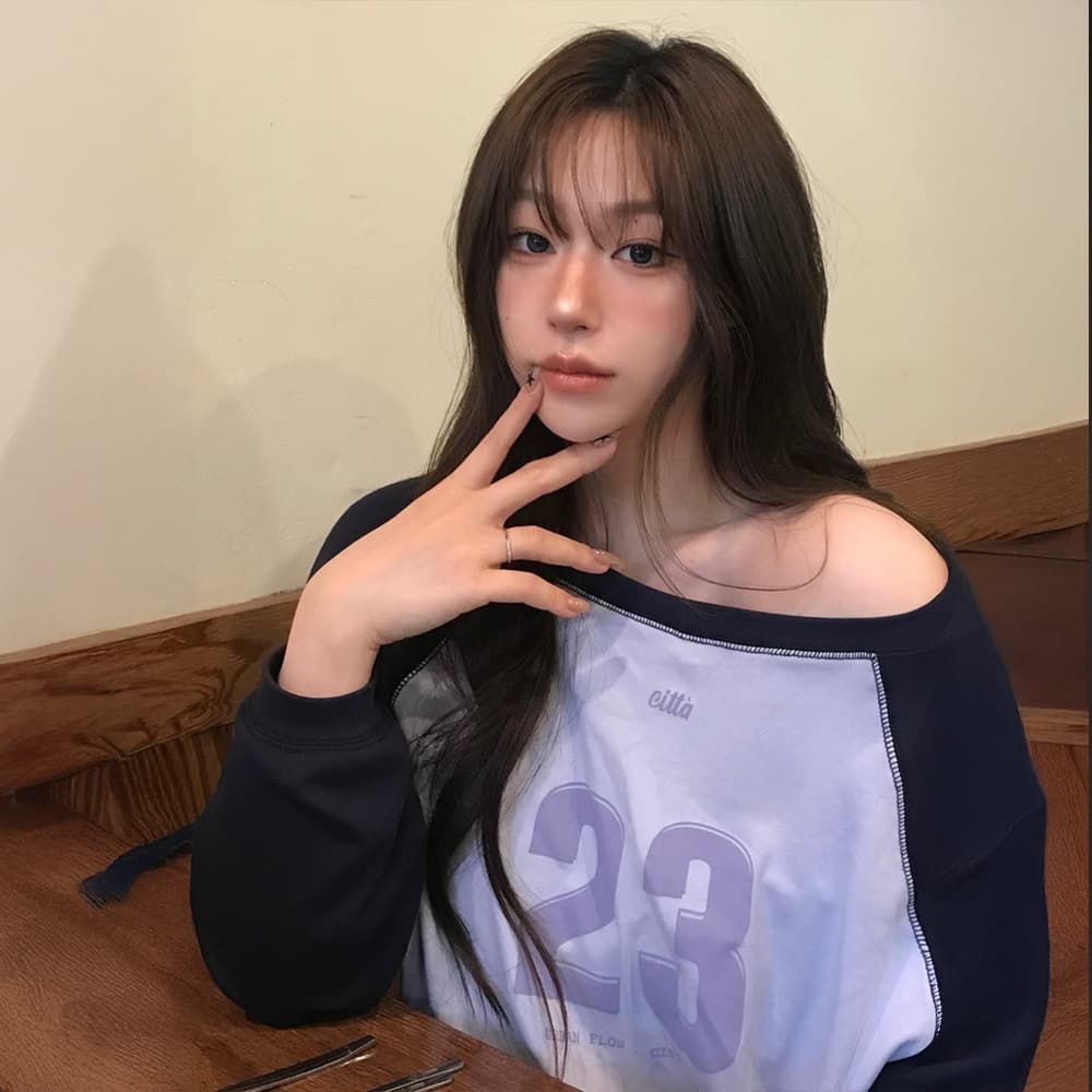 Number 23 Raglan Off-Shoulder T-Shirt CTT3002