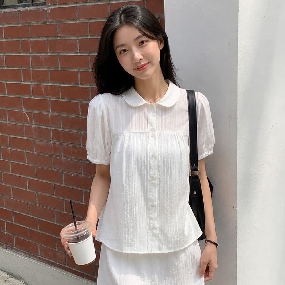라운드 카라 퍼프 블라우스