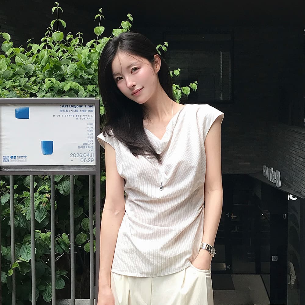 드레이프 슬리브리스 블라우스
