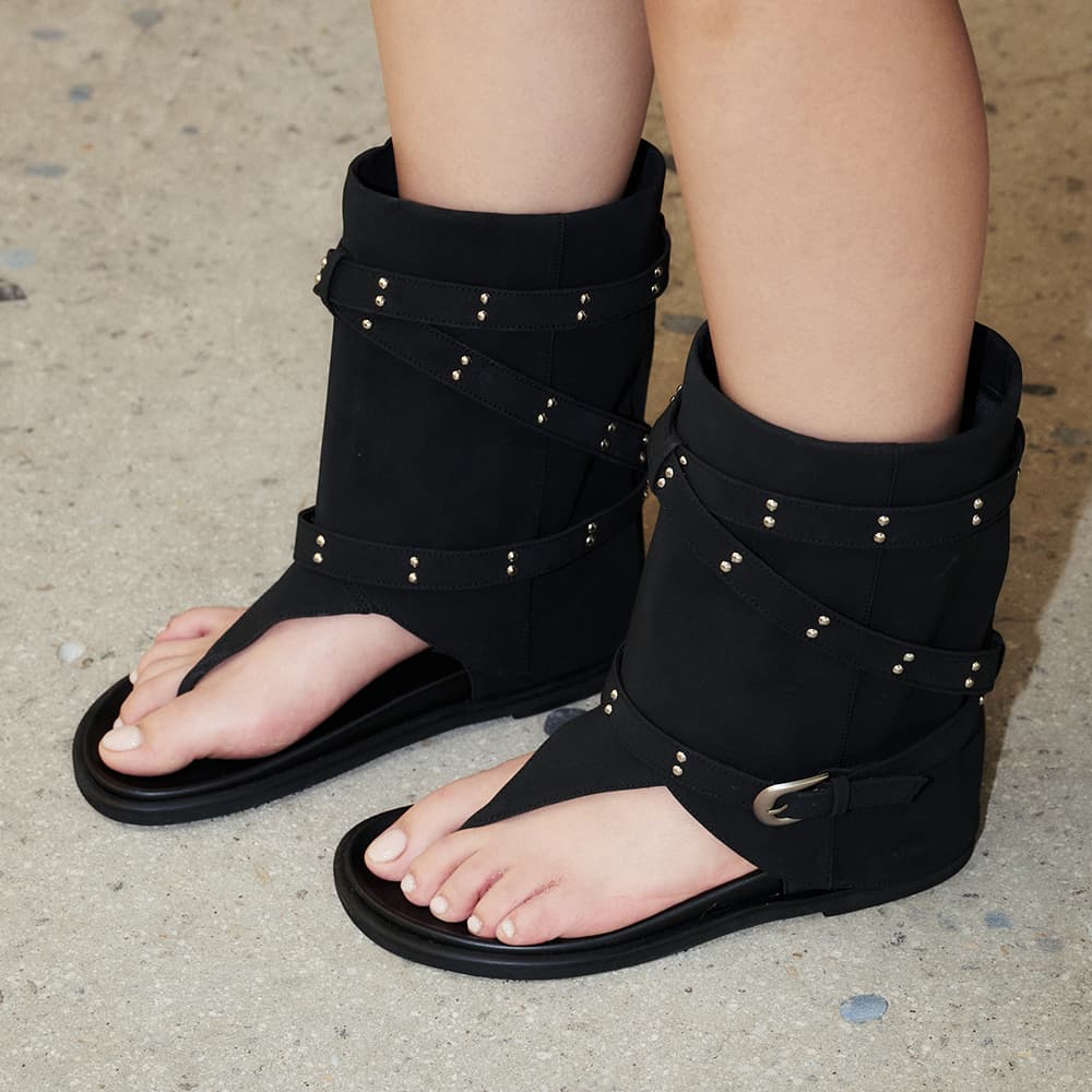 Slit Half Jjori Boots