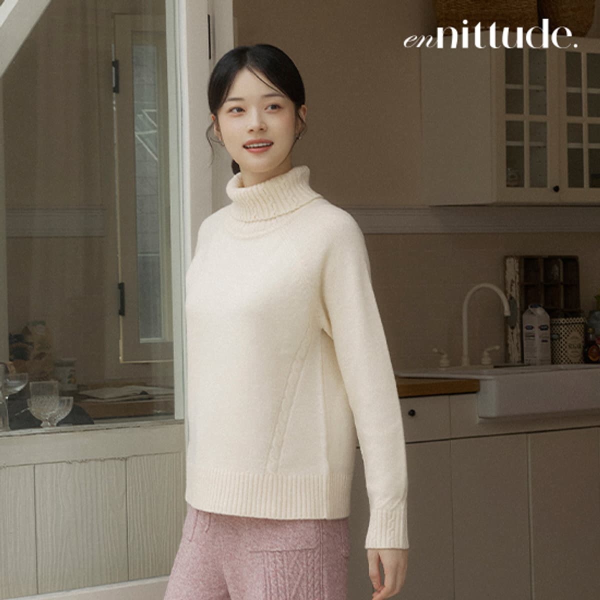 엔니튜드 26FW 캐시 터틀넥 니트