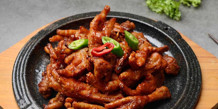 닭발에 미치다 숯불통뼈닭발