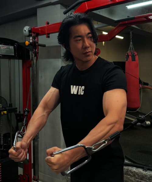 와일드 머슬핏 티셔츠 블랙